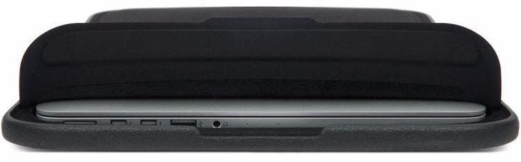 Чохол Incase ICON Sleeve w/ TENSAERLITE for 15-inch MacBook Pro - Thunderbolt 3 (USB-C) - Black (INMB100272-BLK), ціна | Фото