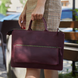Кожаный чехол-сумка ручной работы INCARNE MARYLAND для MacBook Air 15 (2023-2024) М2/М3 - Бургунди