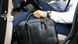 Кожаная сумка для ноутбука EDYNBURG на ремне каштановая Solier SL20, цена | Фото 5
