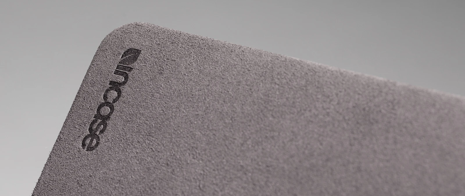 Тканевая накладка Incase Textured Hardshell in NanoSuede