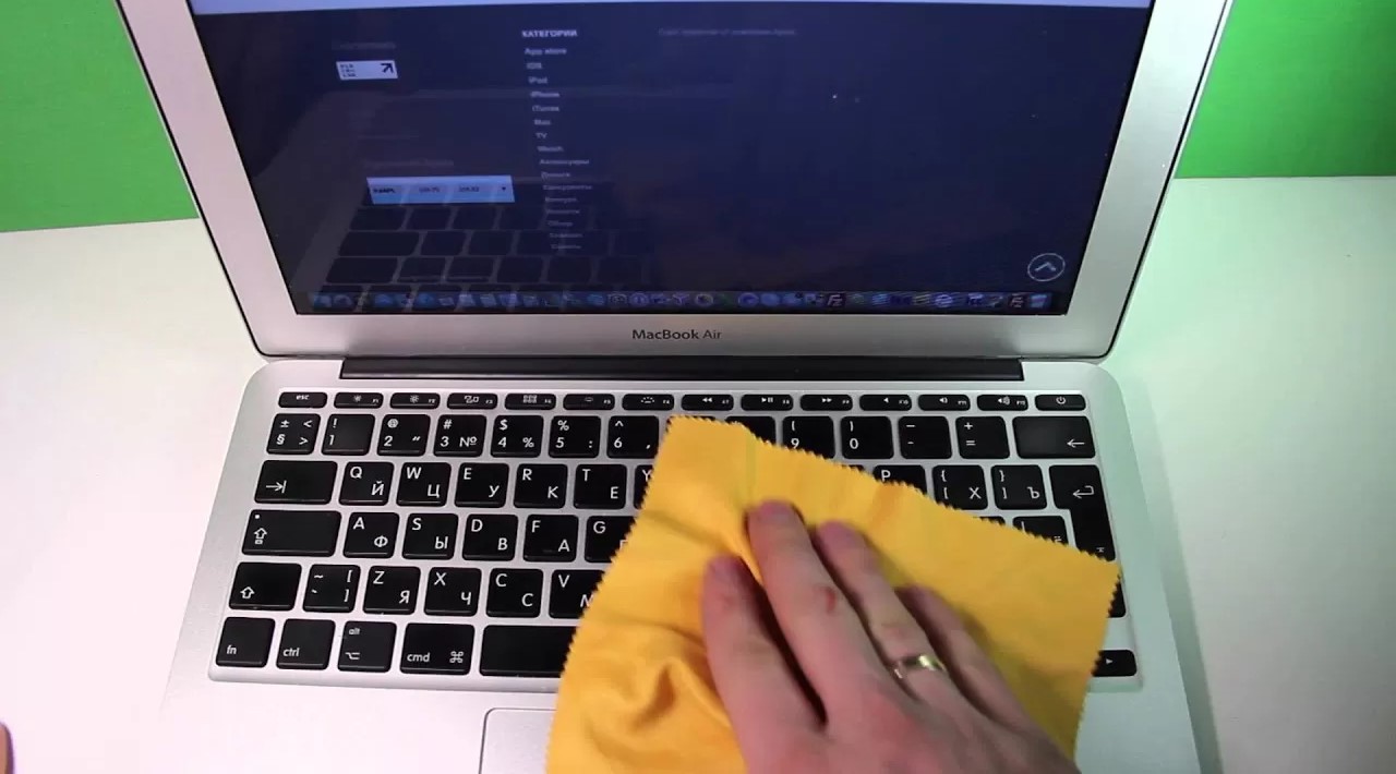 cleaning of MacBook 